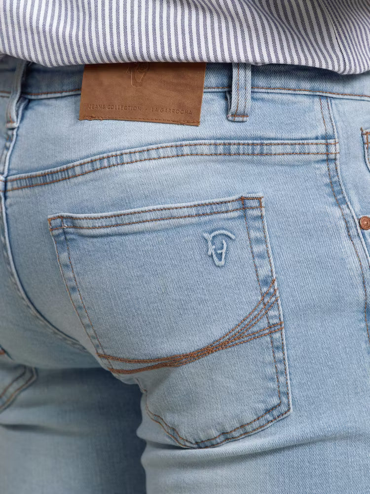 Classic Jeans | Light Wash